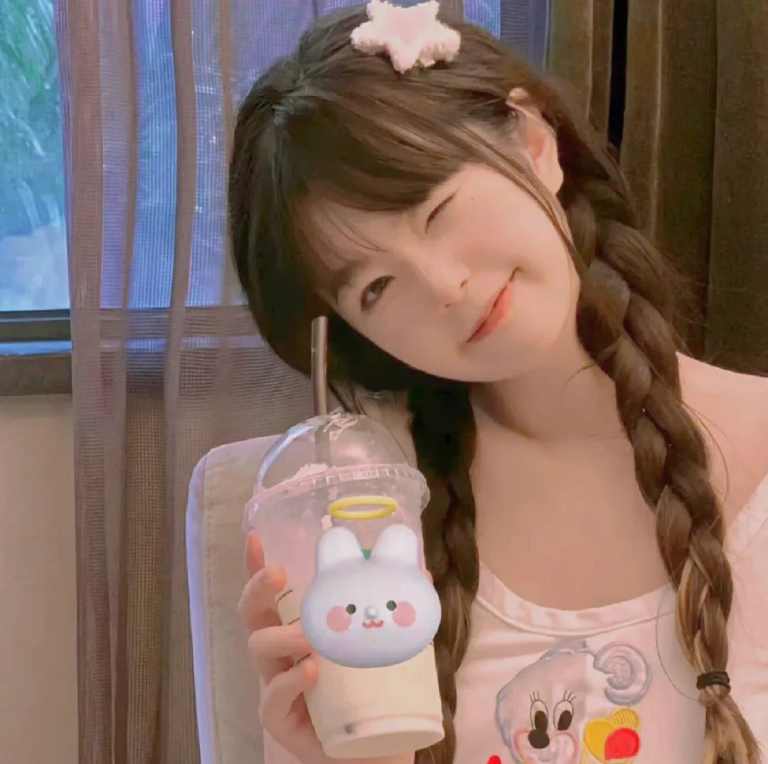 与凤飞